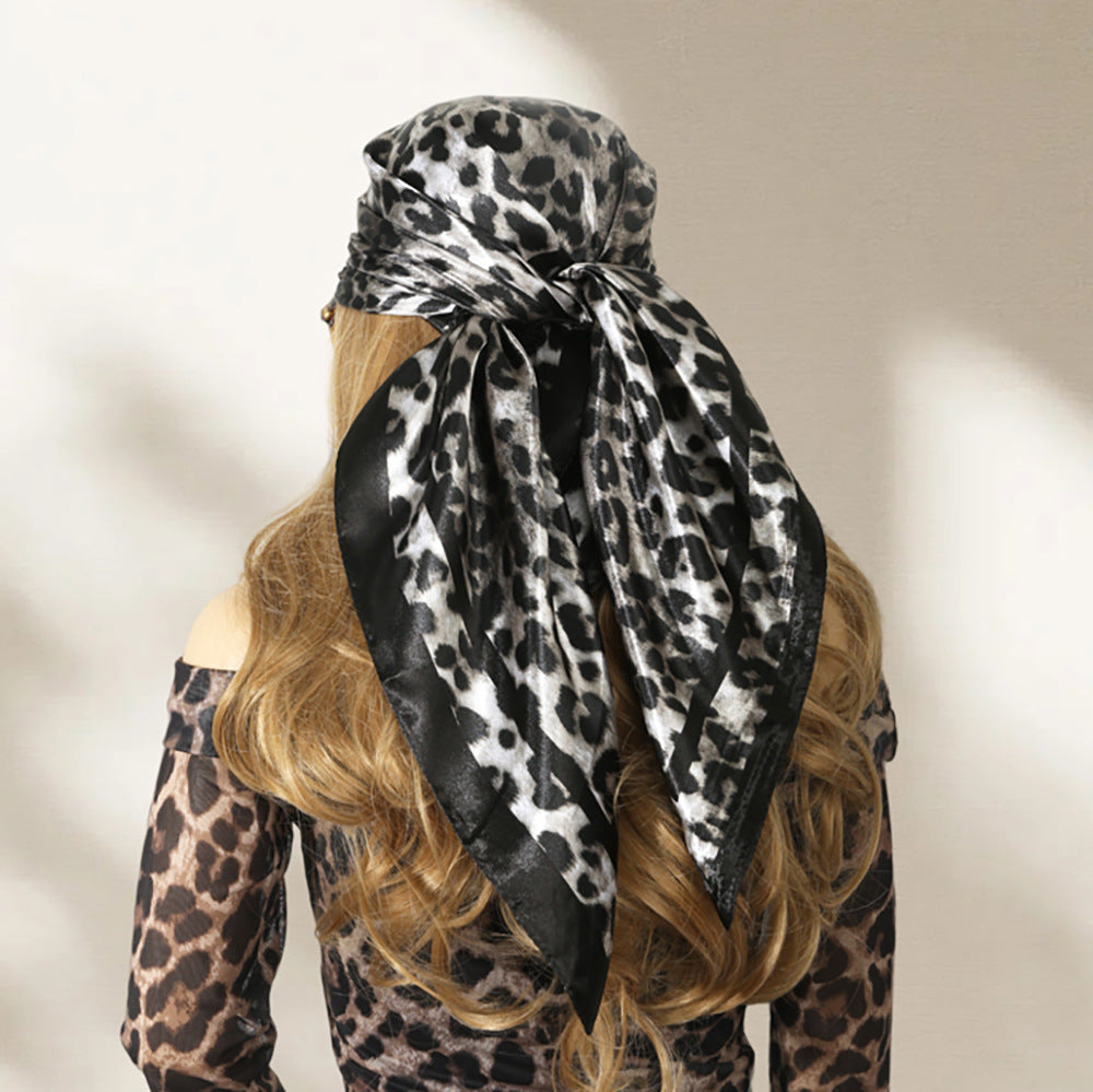 Paisley & Chain Print Satin Square Scarf – Headscarf, 90 × 90 cm